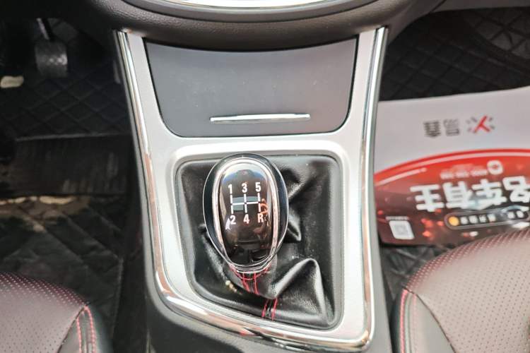 Used Baojun 560 2015 1.8L manual luxury version