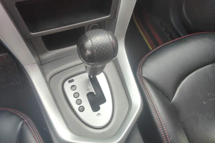 Used Venucia T70 2015 2.0L CVT Smart Choice Edition Gear Lever