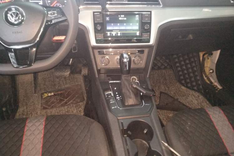 Used Volkswagen Lamando 2019 230TSI DSG Fashion Edition China VI