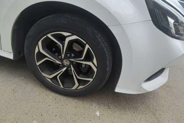 Used MG 5 2021 180 DVVT Manual Youth Luxury Edition
