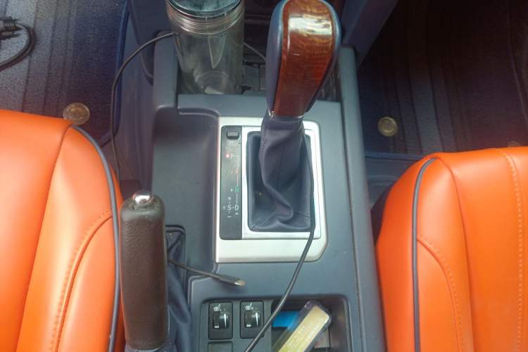 Used Toyota Prado 2010 4.0L Automatic TX-L Gear Lever