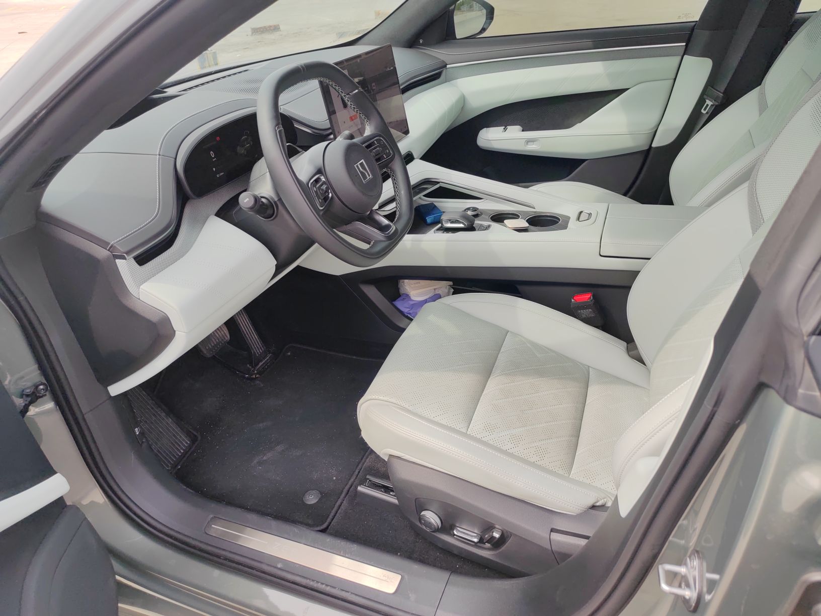 Переднее сиденье в автомобиле