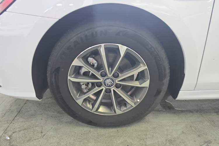 Used BYD Qin PLUS 2024 HONOR Edition DM-i 55KM Leading Model Left Front Wheel Hub