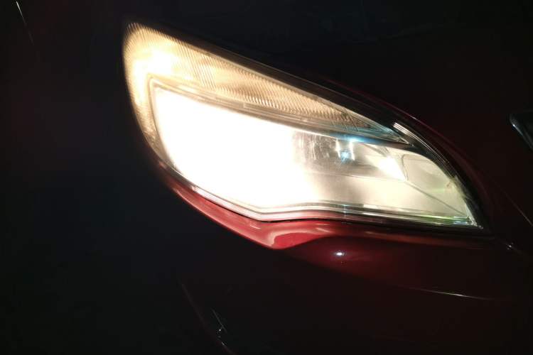 Used Buick GT 2013 XT 1.6L Automatic Fashion Edition Right Front Headlight