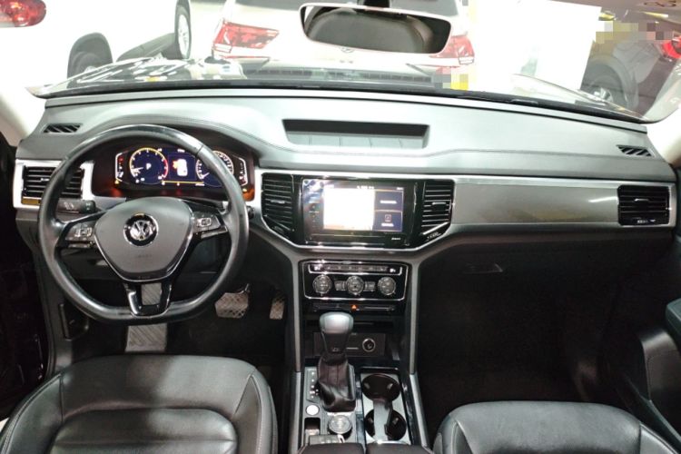 Used Volkswagen Teramont 2020 Revised Version 530 V6 Four-Wheel Drive Luxury Edition Center Console