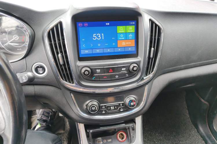 Used Baojun 560 2015 1.8L manual luxury version Audio And AC Panel