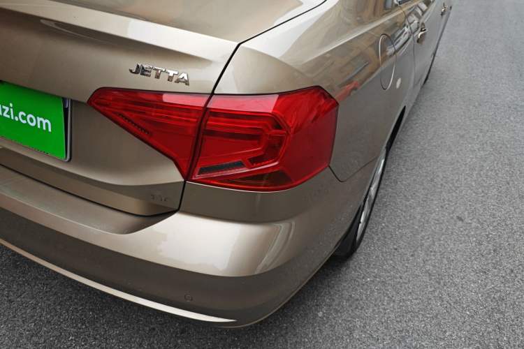 Used Volkswagen Jetta 2019 Dream Edition 1.5L Manual Fashion Version
