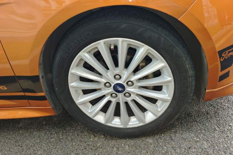 Used Ford Focus 2017 Hatchback EcoBoost 180 Automatic Sport Model Right Front Wheel Hub