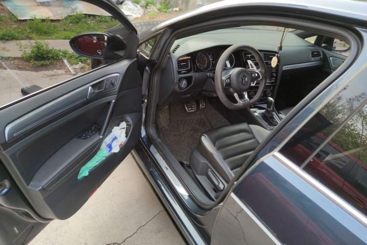 Used Volkswagen Golf 2018 280TSI Automatic R-Line Model Interior 3