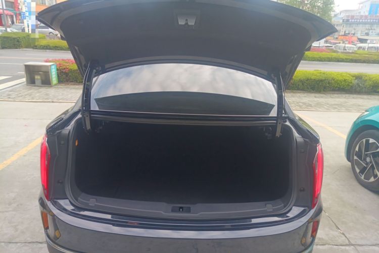 Used Hongqi E-QM5 2021 Online Booking Charging Basic Edition 5 Seats
