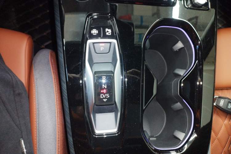 Used Audi A5L 2026 2.0T Sport Plus Gear Lever