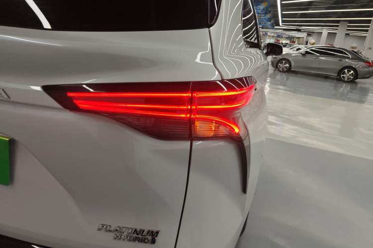 Used Toyota Sienna 2021 2.5L Hybrid Platinum Edition