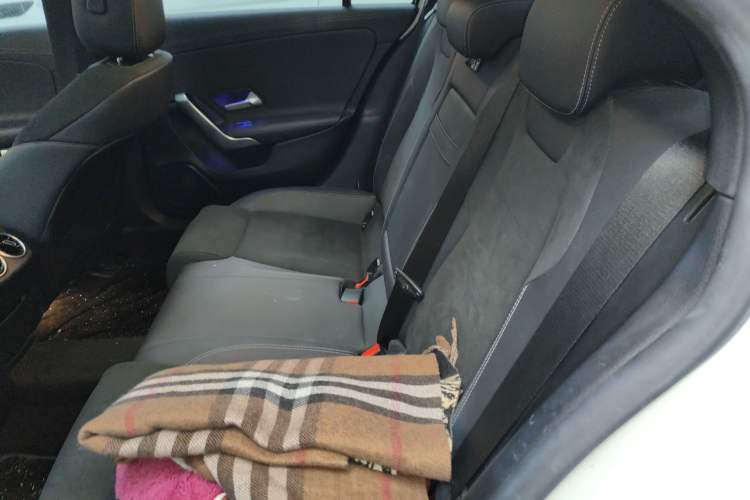 Used Mercedes-Benz A-Class 2020 Restyled A 200 L Sport Sedan Fashion Version Left Rear Seat