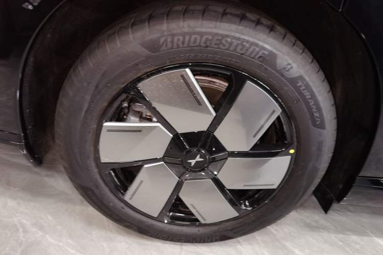 Used XPeng X9 2025 650 Long-Range Max Exterior 5