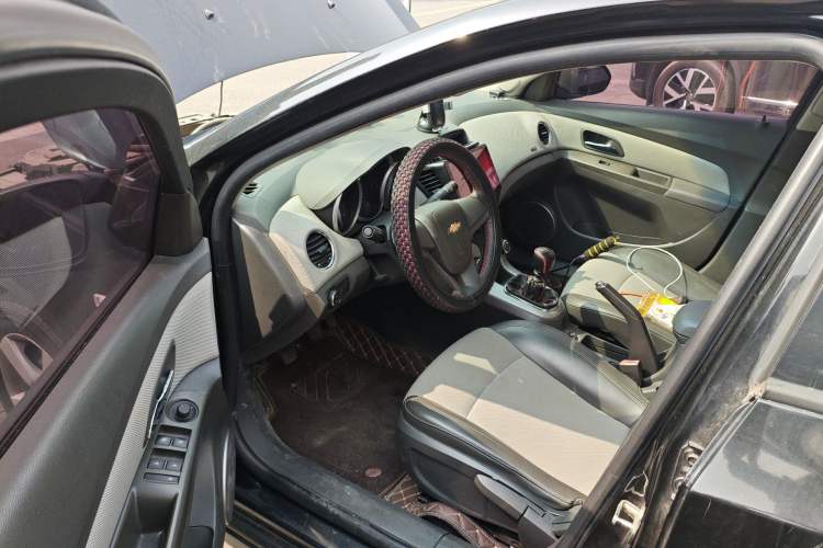 Used Chevrolet Cruze 2012 1.6L SE MT Driver Seat