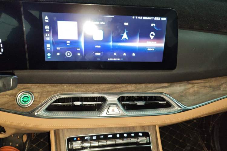 Used Landian E5 2023 1.5L DE-i 100KM Comfort Edition 7-Seater Audio And AC Panel