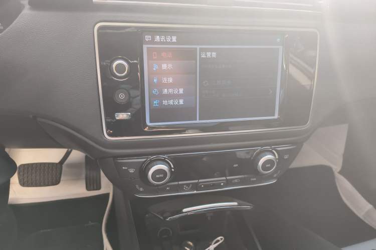 Used Qoros 3 2015 Urban SUV 1.6T Automatic Xuan Dong Party Edition Audio And AC Panel