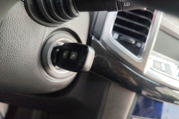 Used Chevrolet Captiva 2014 2.4L Two-Wheel Drive Urban Version 7 Seats Vehicle Key