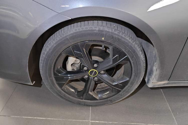 Used Roewe i6 MAX 2020 300TGI Automatic "Swell Cool Smart Drive" Edition Left Front Wheel Hub