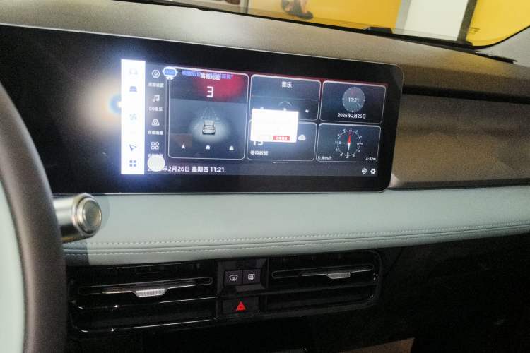 Used Geometry E Firefly 2024 401 km Fluorescent
