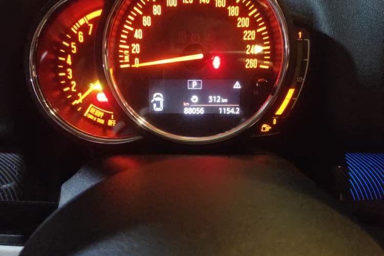 Used MINI Countryman 2017 1.5T COOPER ALL4 Odometer Close Up