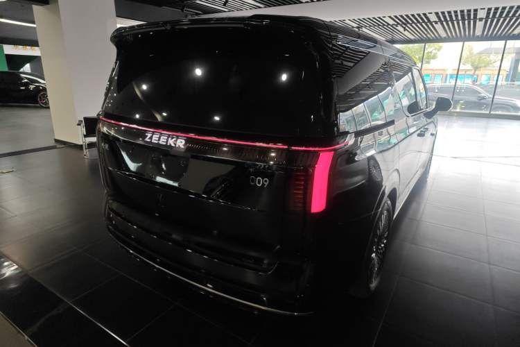 Used Zeekr 009 2024 7-Seater Walk-Through Version Four-Wheel Drive 108 kWh