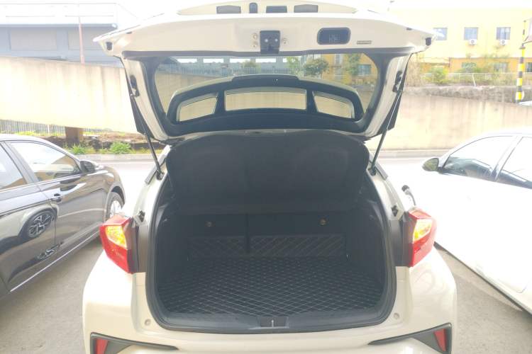 Used Toyota C-HR 2018 2.0L Leading with Sunroof China V Standard
