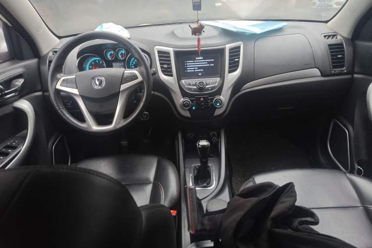 Used CHANGAN CS35 2015 1.6L Manual Luxury Model China IV Standard Center Console