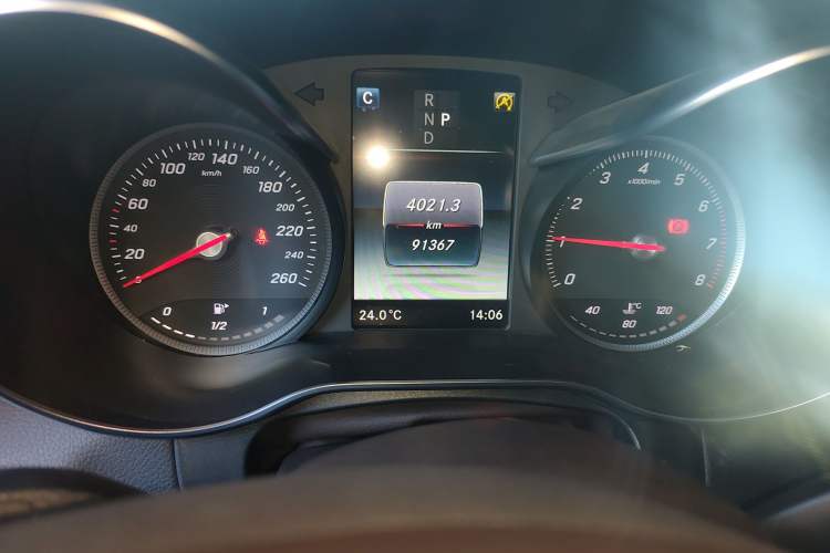 Used Mercedes-Benz GLC 2019 Facelift GLC 260 L 4MATIC Luxury Model Odometer Close Up