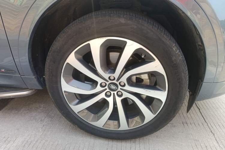 Used Land Rover Discovery Sport 2021 249 PS R-Dynamic S Performance Edition Right Front Wheel Hub