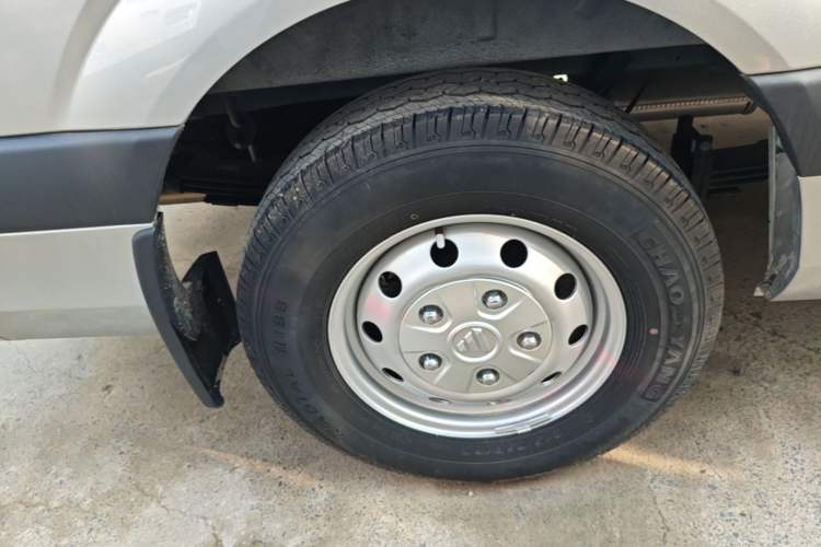 Used Foton Toano 2023 2.0T Automatic Jixiang Long-Wheelbase Mid-Height Rear Single Tire 7/9-Seater