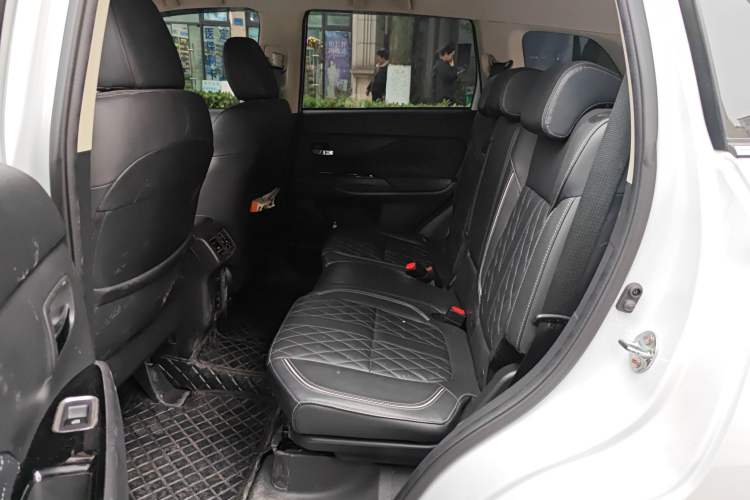 Used Mitsubishi Outlander 2020 2.4L 4x4 Zhi Xiang Edition 5 Seats Left Rear Seat