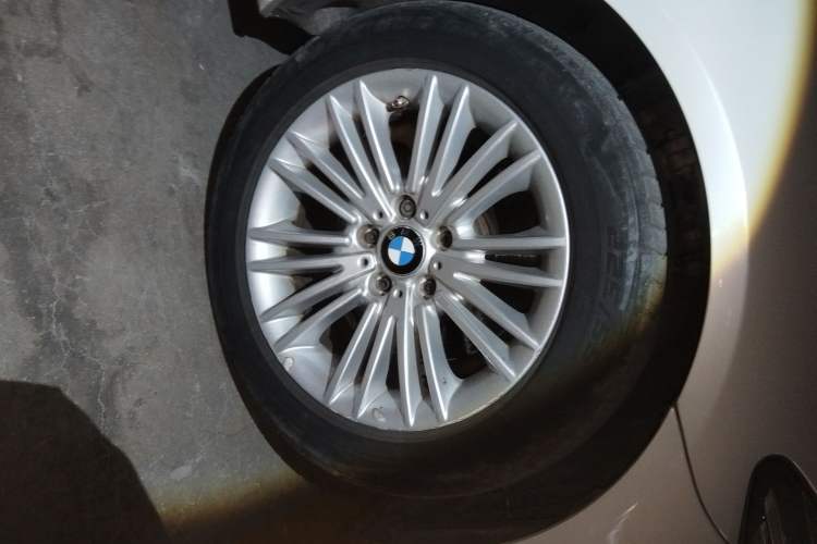 Used BMW 5 Series 2014 525Li Leading Model Right Front Wheel Hub
