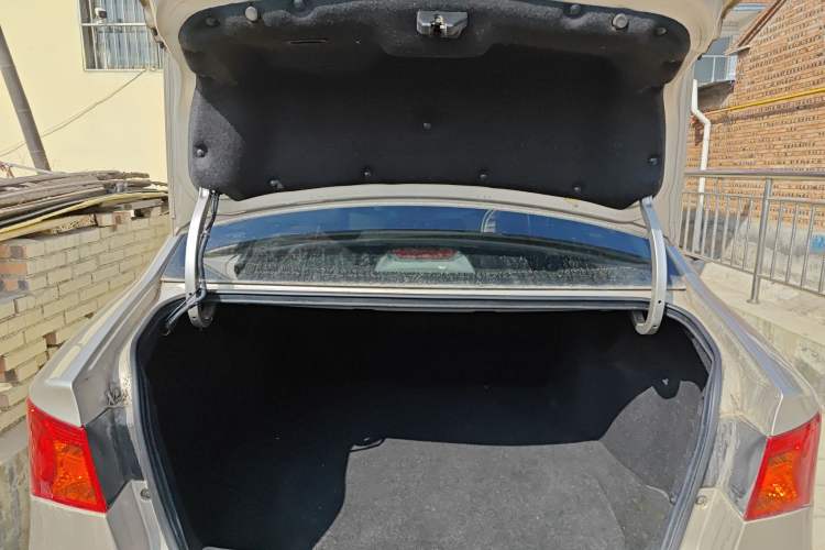 Used Roewe 350 2013 350S 1.5L Automatic Xunda Edition
