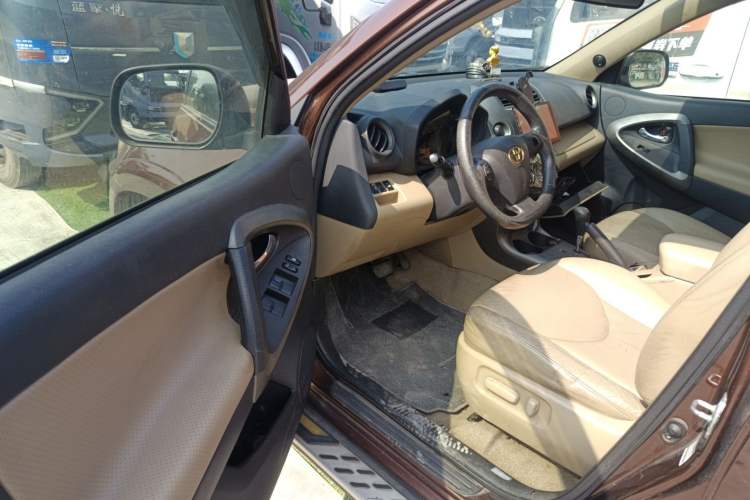 Used Toyota RAV4 2011 2.0L Automatic Luxury Edition
