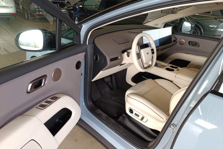 Used Li Auto i8 2025 Model Standard Version
