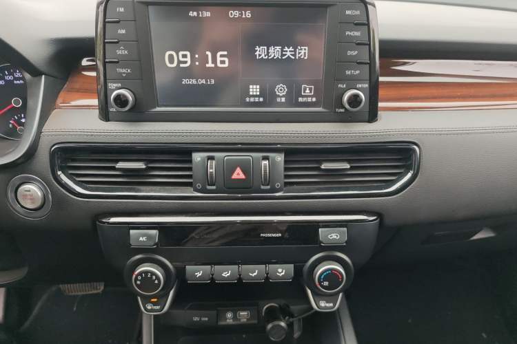 Used Kia KX7 2017 2.4L Automatic 2WD GLS 5-Seater Audio And AC Panel