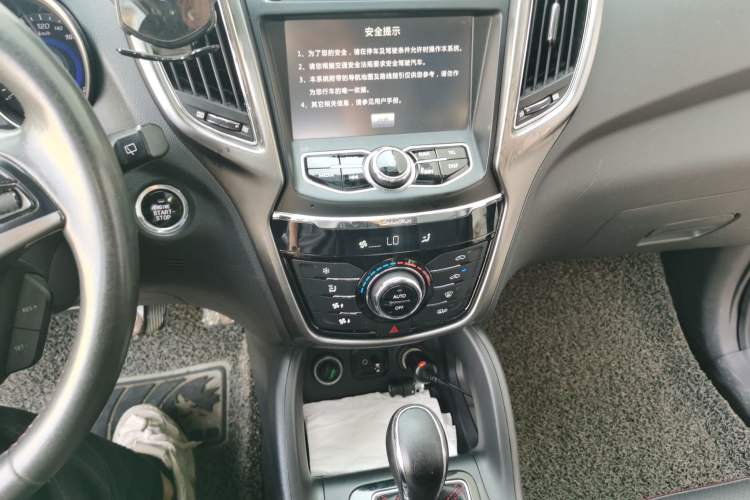 Used CHANGAN CS75 2014 1.8T Automatic Elite Model China IV Standard Audio And AC Panel