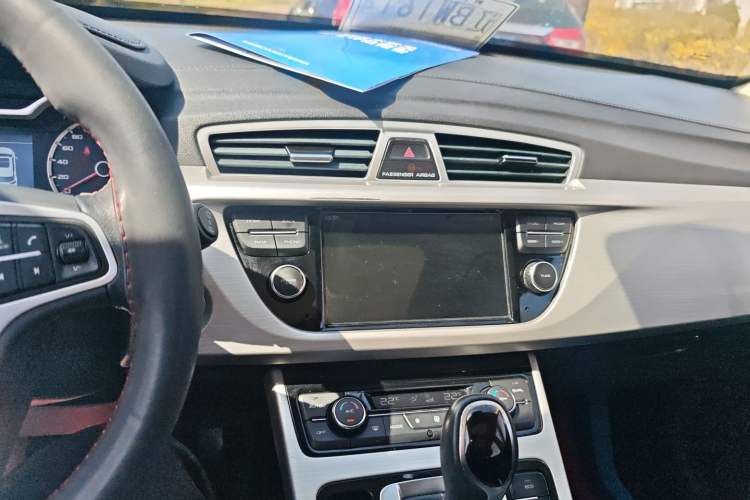 Used Geely Auto Emgrand X7 Sport 2018 1.8TD Automatic Two-Wheel Drive Zhiya Model Audio And AC Panel