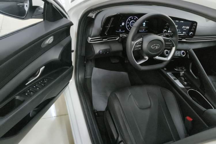 Used Hyundai Elantra 2022 1.5L CVT GLX Elite Edition Driver Seat