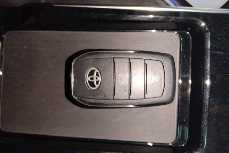 Used Toyota Camry 2024 Dual-Motor 2.0 HGVP Luxury Edition
