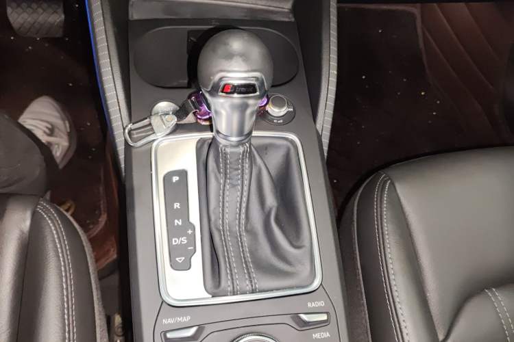 Used Audi Q2L 2022 35 TFSI Fashion Dynamic Model Gear Lever