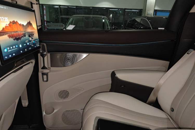 Used Denza D9 2024 DM-i 980 Four-Wheel Drive Flagship Model