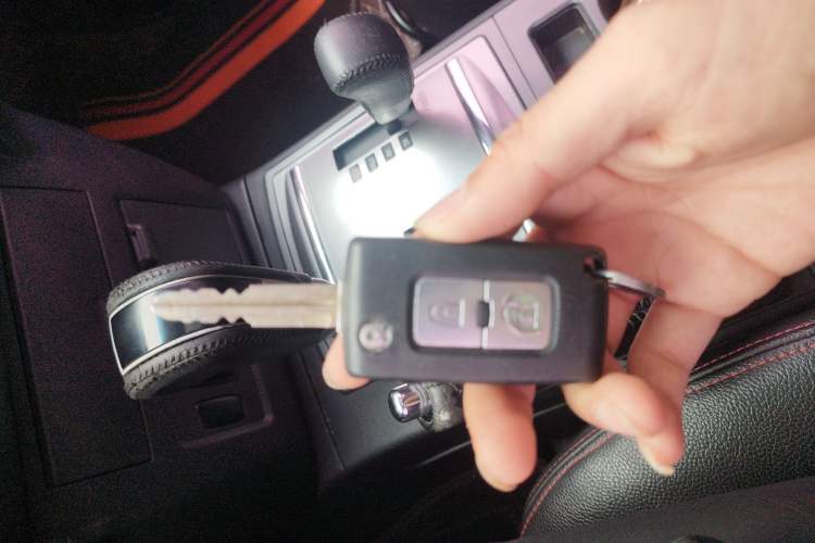 Used Mitsubishi Pajero 2015 3.0L Automatic Luxury Version China IV Standard
