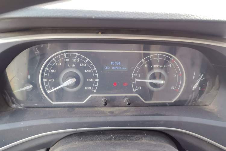 Used SAIC MAXUS Xintu V80 2021 2.0T Manual Classic Aoyuntong 127 PS Mid-axle Mid-roof 6/7/8/9-Seater
