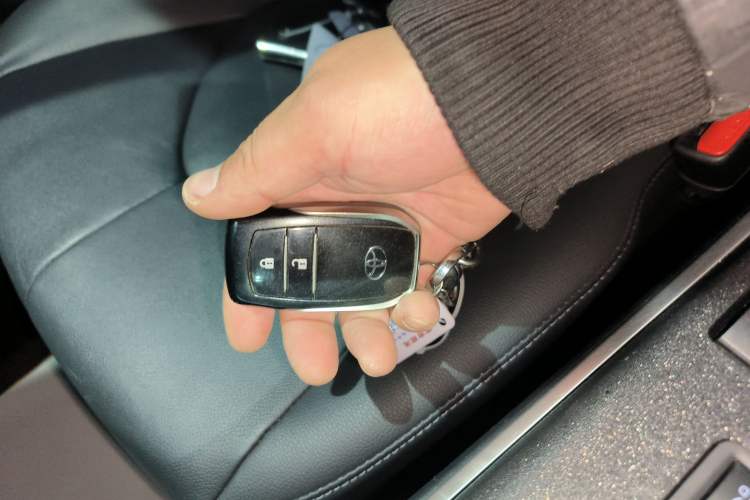 Used Toyota Highlander 2022 Dual-Engine 2.5L Four-Wheel Drive Prestige Version 7 Seats
