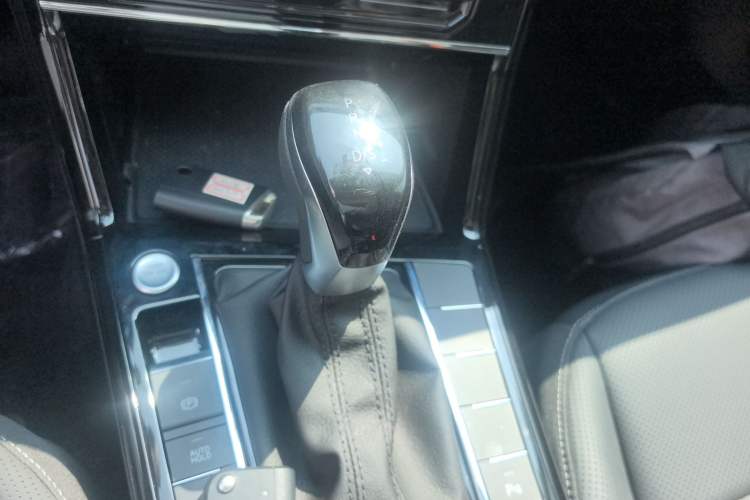 Used Volkswagen Passat 2026 Model, Outstanding 380TSI Longteng Edition Gear Lever