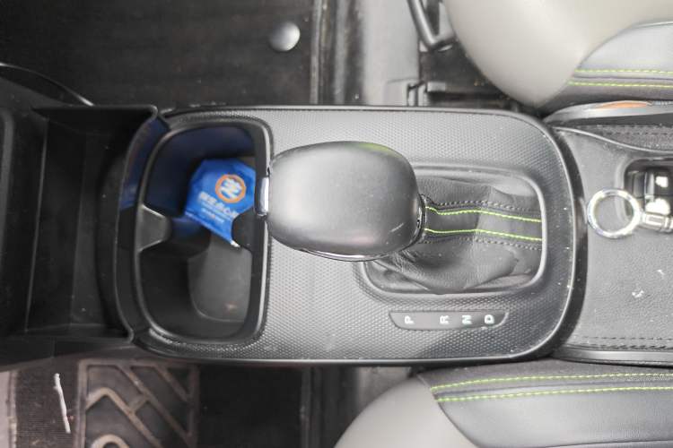 Used Roewe Clever 2021 302 km New Four-Seater Super-Efficient Version Gear Lever