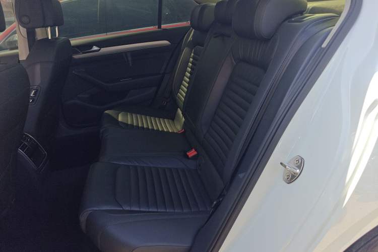 Used Volkswagen Magotan 2017 330TSI DSG Leading Model Left Rear Seat