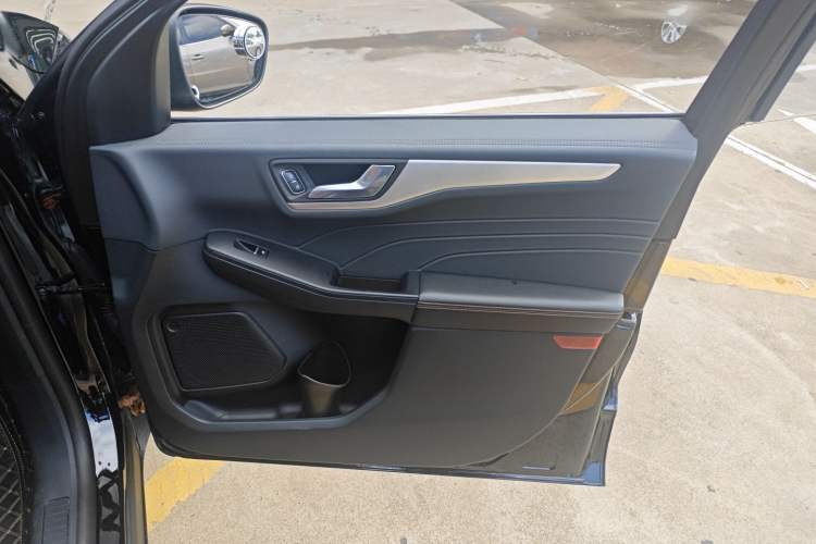 Used Ford Escape 2024 EcoBoost 245 Two-Wheel-Drive Titanium Edition